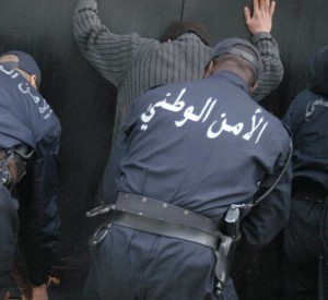 القاء القبض على مروج للمخدرات وبحوزته قطع 4.2غرام من الكيف المعالج