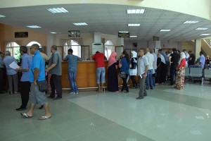 تزامنا مع اقتراب الدخول الاجتماعي طوابير طويلة وازدحام بمصالح الحالة المدنية بعنابة