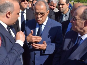 وزير العمل والتشغيل والضمان الاجتماعي السيد فيصل بن طالب ووزير  الصناعةوالإنتاج الصيدلاني السيد علي عون يعاين العديد من  المرافق التابعة للقطاععين